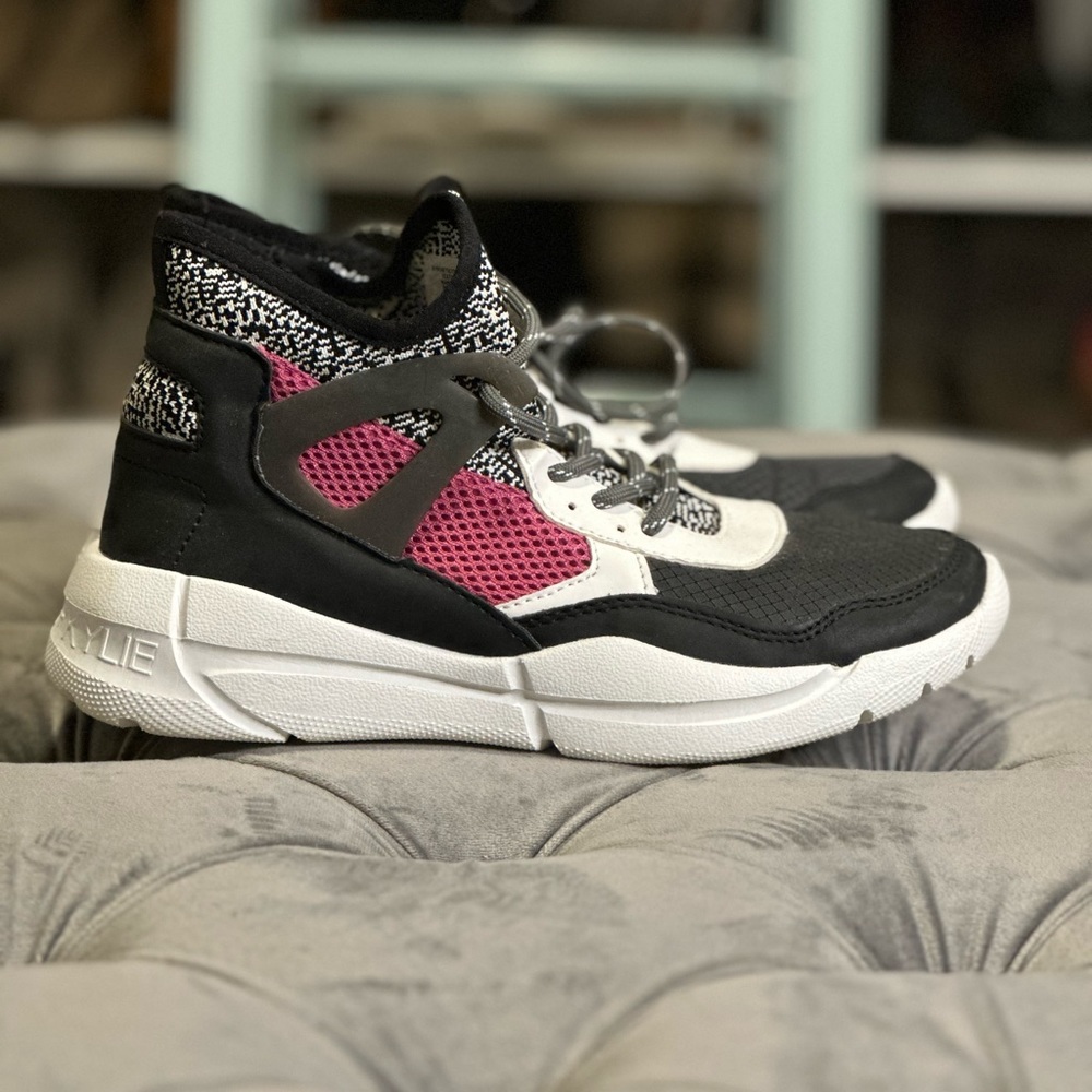 Kendall And Kylie Sneakers !